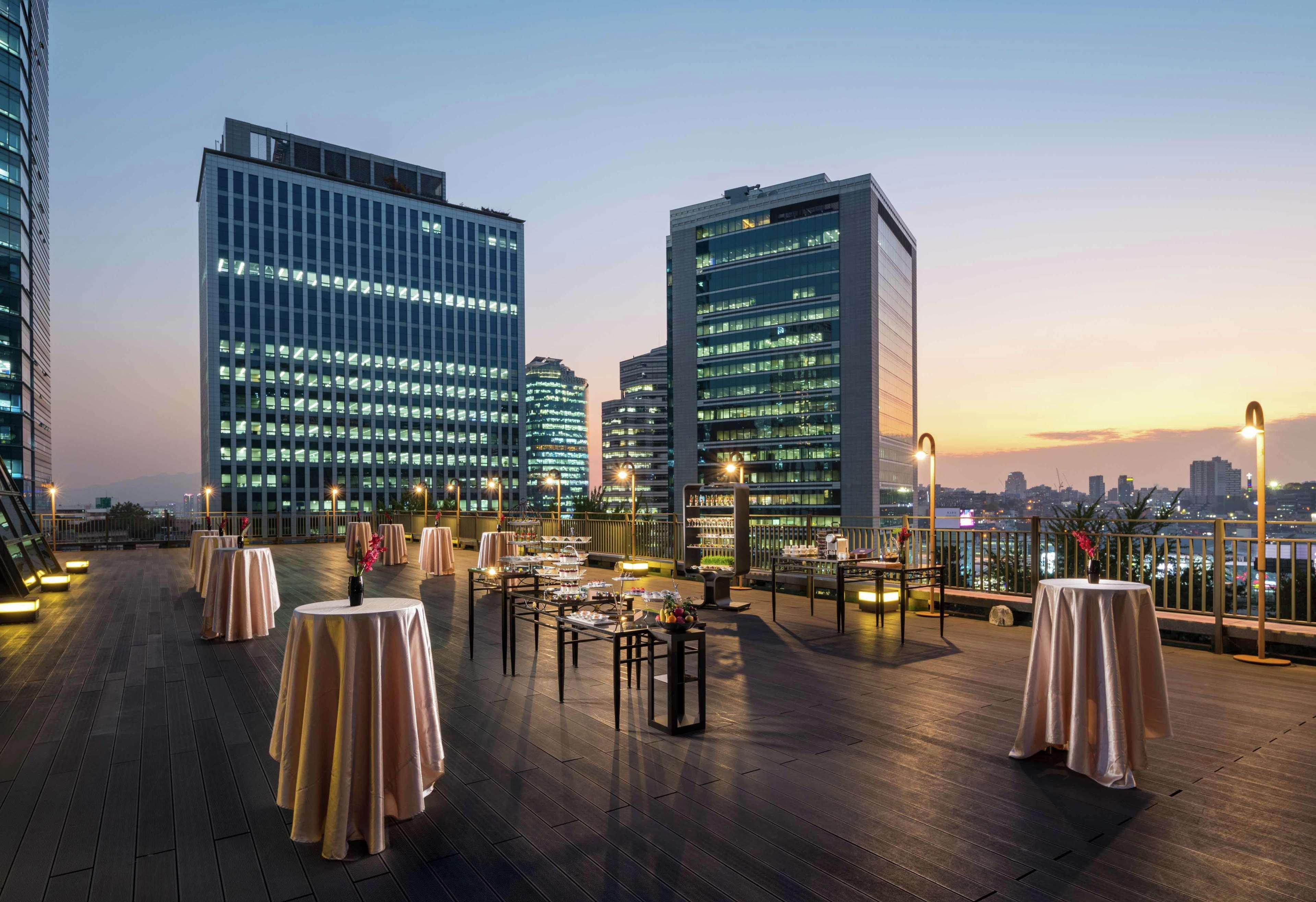 Millennium Hilton Hotel 5*