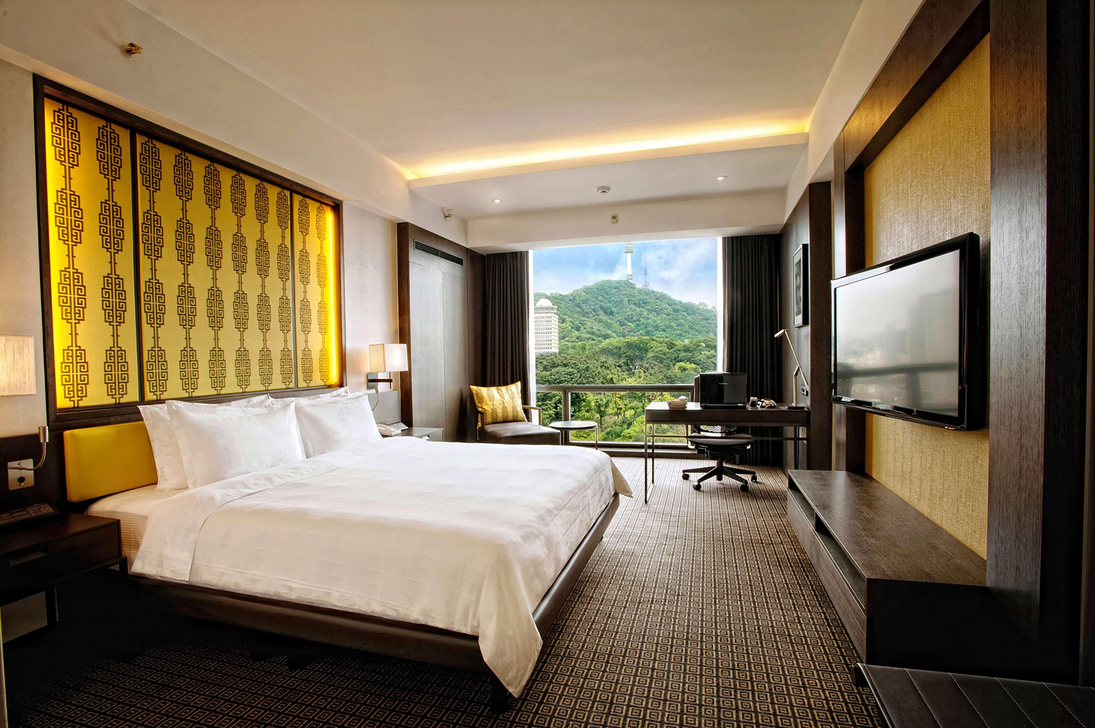 Millennium Hilton Hotel 5*