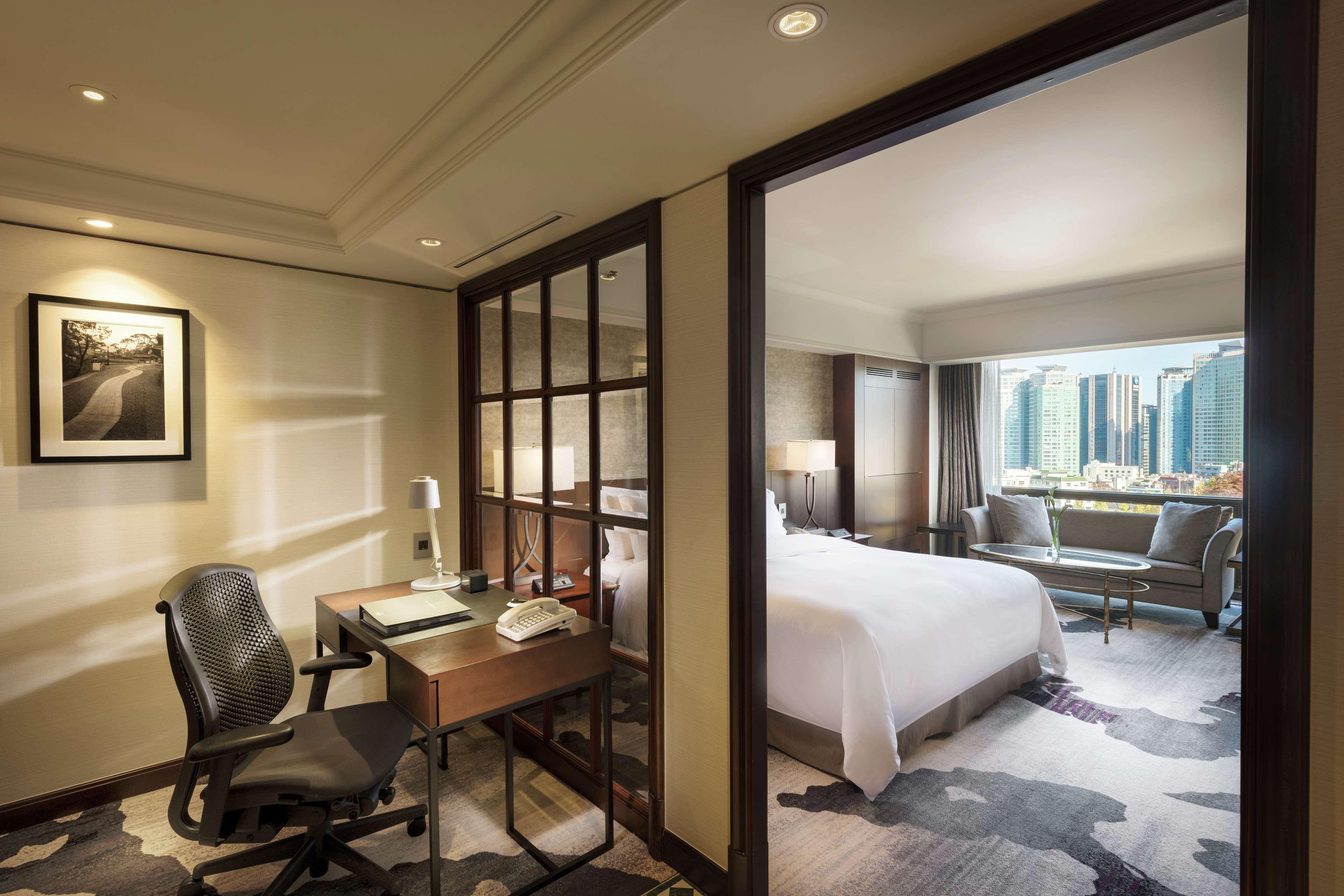 Millennium Hilton Hotel 5*